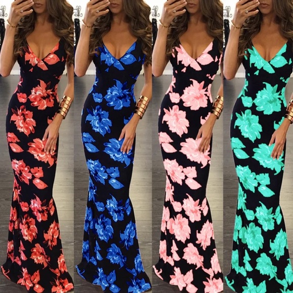 Boutique Dresses & Skirts - Floral Print Plunging Blue Black Maxi Dress